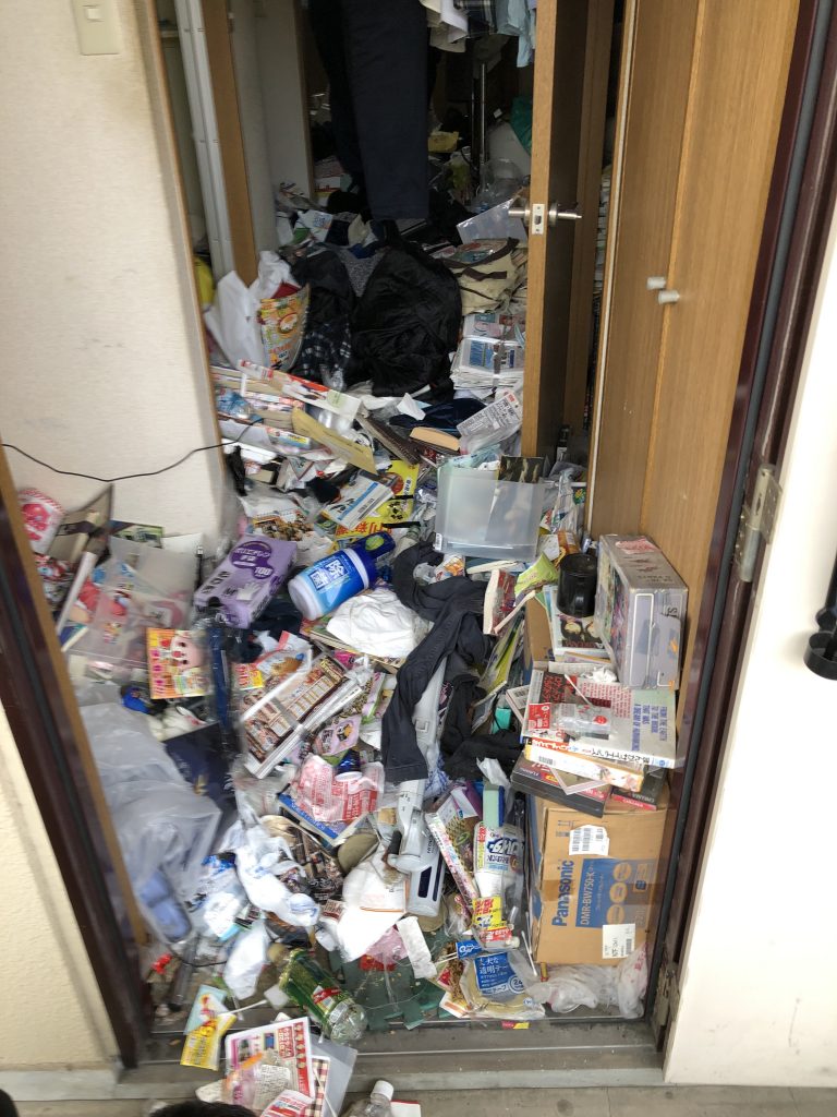 【姫路市】ゴミ屋敷からの不用品回収☆スピーディーな作業にご満足いただけました。