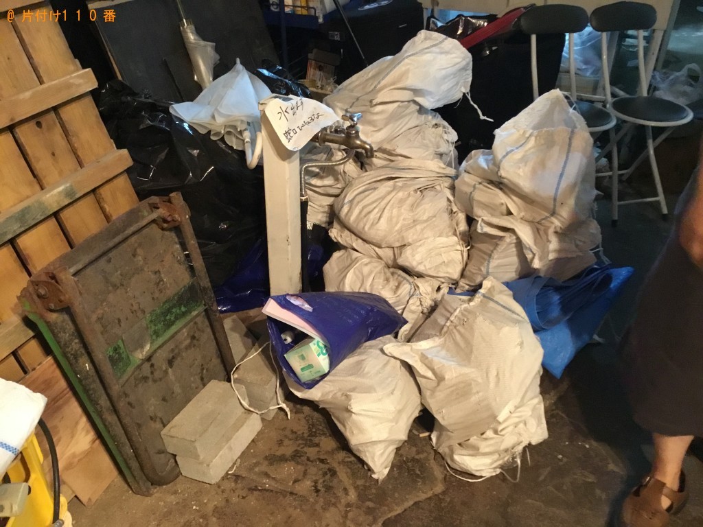 【尼崎市】冷蔵庫、衣装ケース、砂利などが入った土嚢袋の回収・処分