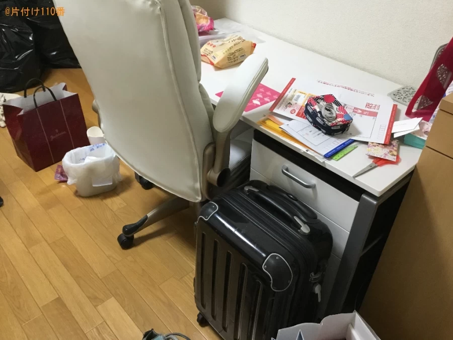 【西宮市高松町】椅子、スーツケース、カーペット、衣類等の回収