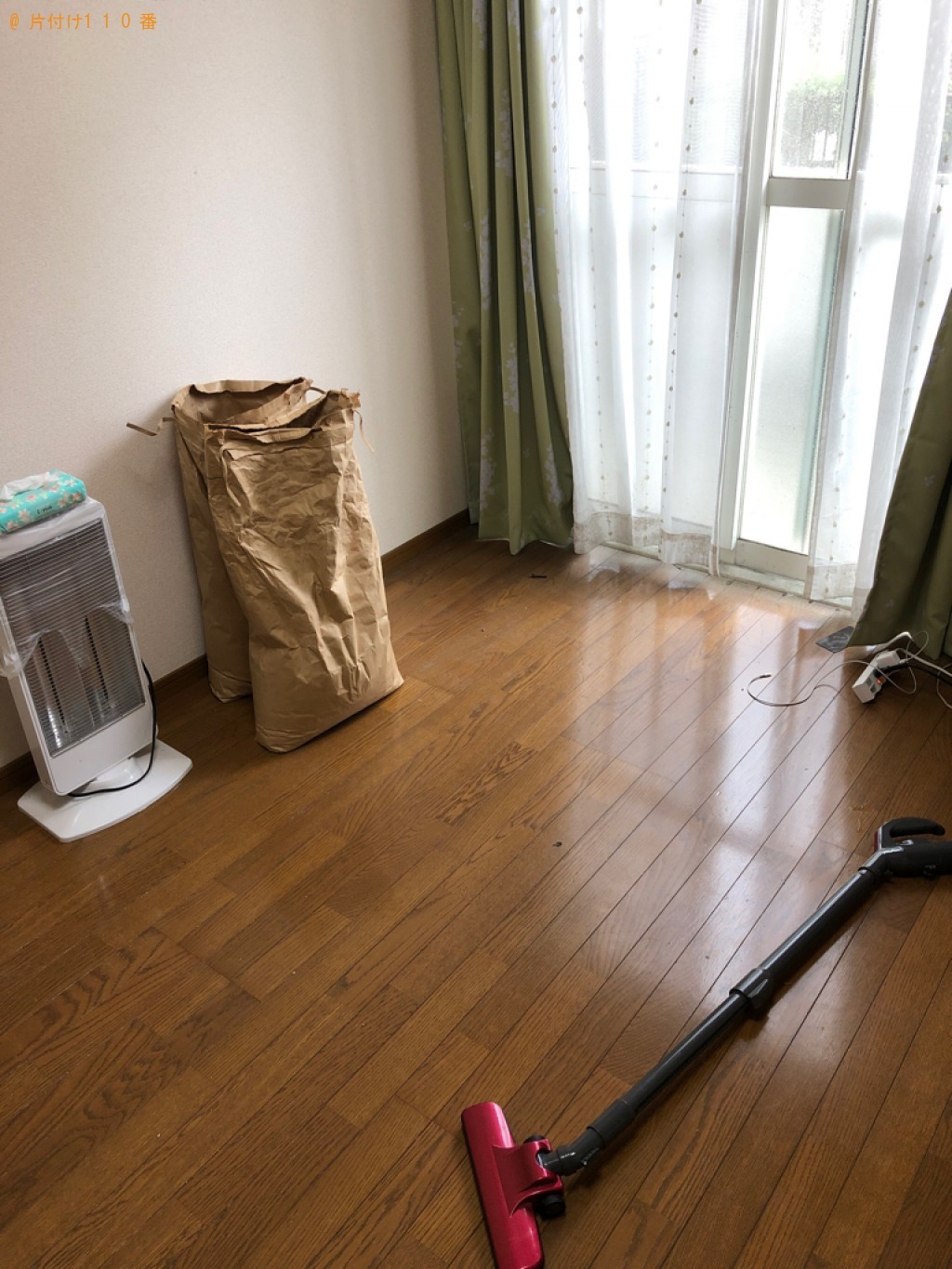 【姫路市】冷蔵庫、食器棚、椅子、テーブル、扇風機、脚立等の回収