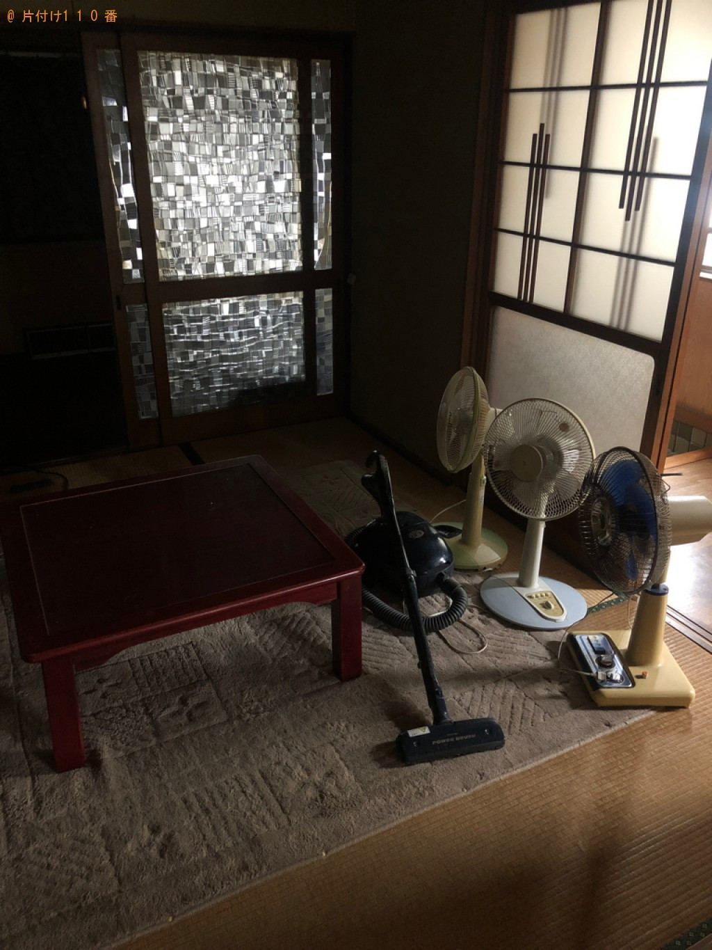 【明石市材木町】二人用ダイニングテーブル、テレビ台、本棚等の回収